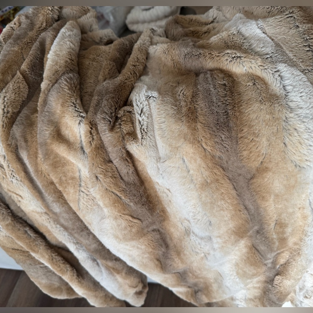 Max Studio Home Faux Fur Throw